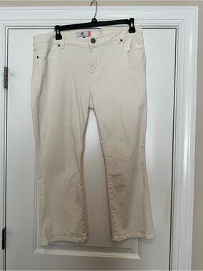 CAbi Kick It Crop Jeans in White